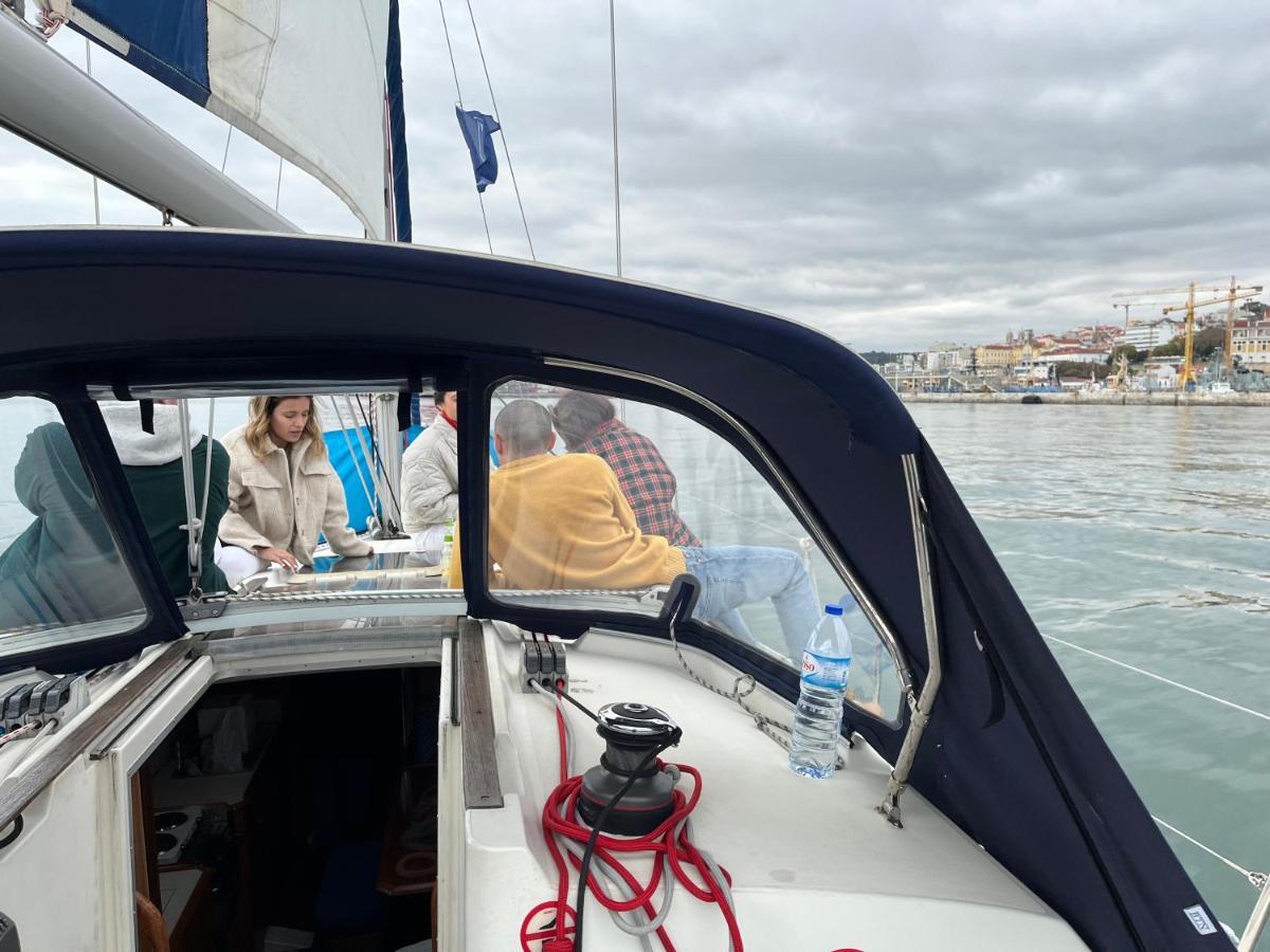 Stay In A Boat - Lisboa Buitenkant foto