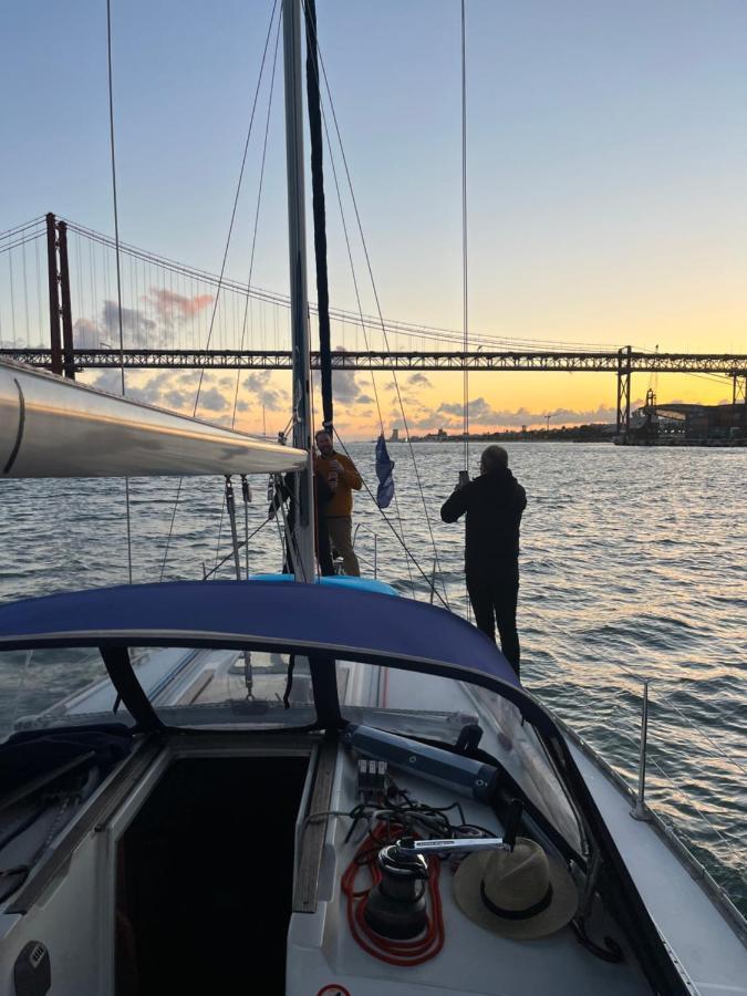Stay In A Boat - Lisboa Buitenkant foto